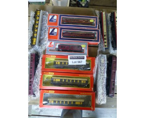 Die-cast : Railway carriages mostly boxed (6) and 6 loose, all in vgc incl Lima, Hornby, Airfix - 12 total.