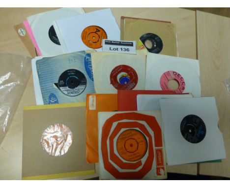 Records : A selection of 29 1950's/60's US/UK singles - mostly beat/rock n roll/R & B, a number of sought after - some demos 