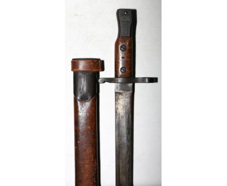 Canadian Ross Rifle Company of Quebec bayonet MKII, the pommel stamped 5/13 (May 1913) complete with scabbard, blade length 2