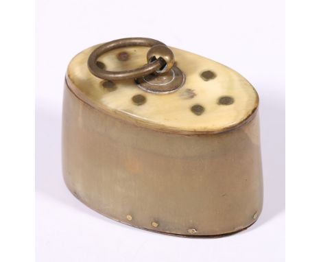 19th century horn snuff box of oval cross section with brass ring handle, 6.5cm long