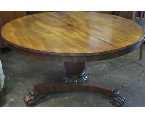 Victorian mahogany tilt top circular breakfast table, on tripod supports. Approx. 74cms H x 130cms D 