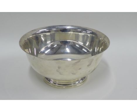 American Paul Revere reproduction silver bowl, stamped Newport Sterling 13139, 23cm diameter 