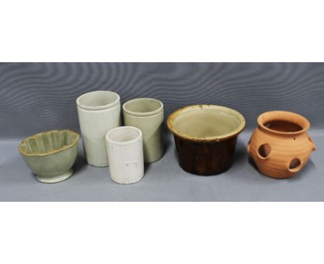 Vintage kitchenalia pottery to include a jelly mould, cylindrical pots, bowl and a terracotta strawberry pot (6) 12 x 19cm 