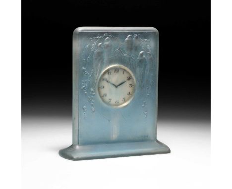 RENÉ LALIQUE (FRENCH, 1860-1945), 'SIX HIRONDELLES PERCHÉES', A CLOCK, DESIGNED 1920 frosted glass, heightened with blue stai