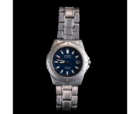 A GENTS TITANIUM CITIZEN BRACELET WATCH circular black dial signed Citizen Eco Drive Titanium WR100, with luminous baton indi