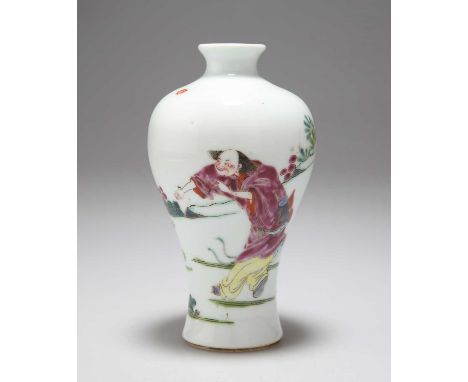 A SMALL CHINESE FAMILLE ROSE MEIPING, KANGXI/ YONGZHENG PERIOD painted in enamel colours with a male figure in a rose-coloure