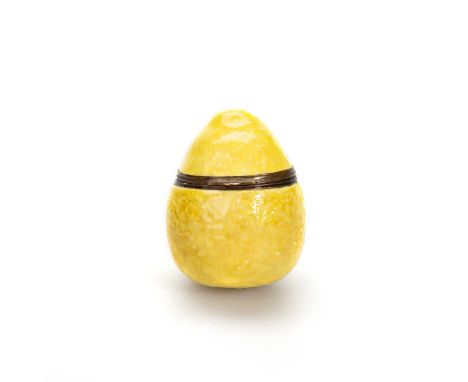 A SOUTH STAFFORDSHIRE ENAMEL BONBONNIÈRE, CIRCA 1770 naturalistically modelled and coloured as a lemon. 4.3cm long
