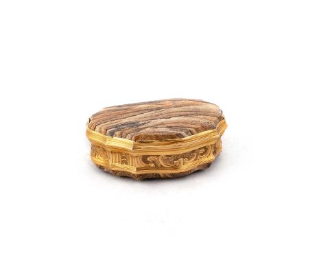 AN 18TH CENTURY GOLD-MOUNTED HARDSTONE SNUFF BOX of cartouche form, the mount engraved with scrolls and acanthus leaves. 5.8c