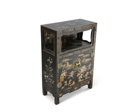 A 20TH CENTURY CHINESE LACQUER SIDE CABINET with a pair of doors below an open shelf, decorated with warriors. 94cm high, 64c