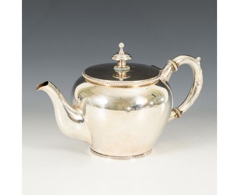 Silberne Teekanne. Wohl Jezler & Cie., Schaffhausen. Firmenzeichen/0.800 gepunzt. 20. Jh. Schweiz. Modellnr. 1932.           