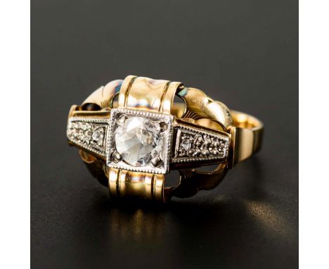 Art-déco-Ring mit Altschliff-Brillant.             Gelbgold 585 gestempelt. 1930er Jahre. Handarbeit. Brillant Ø 5 mm. Getönt