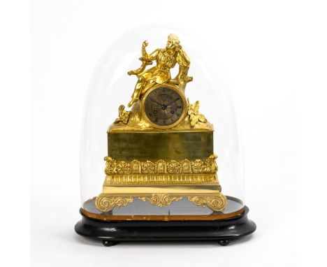             Bronze-Figurenpendule mit Glasdom. Frankreich. Mitte 19. Jh. Werk-Nr. 106. Ungemarktes Werk mit Halbstundenschlag