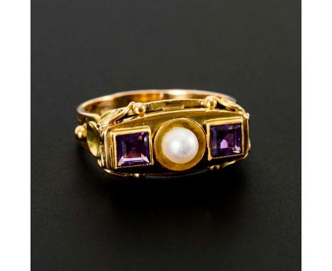 Ring mit Amethysten und Zuchtperle.             Gelbgold 585 gestempelt. 1930er Jahre. Handarbeit. Perle Ø 4 mm. Ringgröße 57
