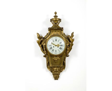             Bronze-Carteluhr im Barock-Stil. Frankreich. Ende 19. Jh. Werk-Nr. 3065. "Japy Frères" gemarktes Werk mit Halbstu