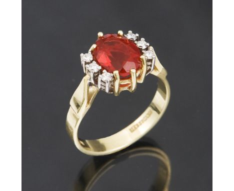 Pyrop-Brillant-Ring.             585er Gelbgold (14 kt). Ringgröße: 54. 4,3 Gramm.             Facettierter Pyrop circa 9 x 7