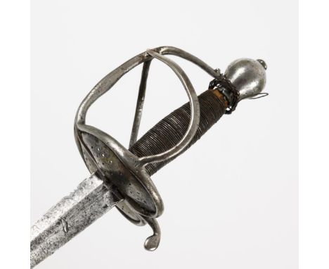Kavalleriepallasch. Um 1700.             Klinge L 87 cm, Gesamt L 103 cm.             Gerade, zweischneidige Klinge mit rhomb