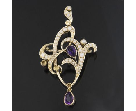 Amethyst-Perlchen-Anhänger.             333er Gelbgold (8 kt). Länge: 5 cm. 5,5 Gramm.             Floral durchbrochen gearbe