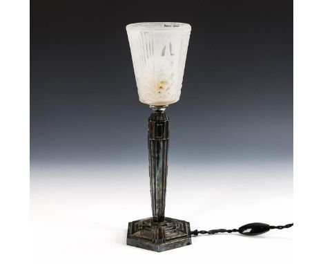 Art-déco-Tischlampe. Muller Frères, Luneville. Pressmarke. Nach 1919. Frankreich.             Helle Bronze versilbert, farblo