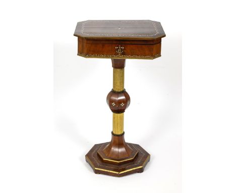 Biedermeier-Nähtisch. Um 1840. Wohl Österreich.             Mahagoni furniert. H ca. 82,5 cm, 48,5 x 40 cm.             Elega