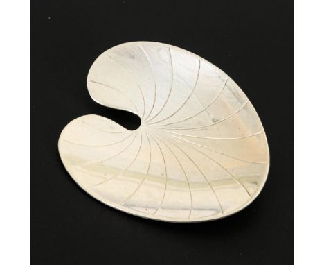 Dänische Designerbrosche.                     SIERSBOL,             Hermann    Silber 925. STERLING DENMARK, HS. 4,8 x 3,8 cm