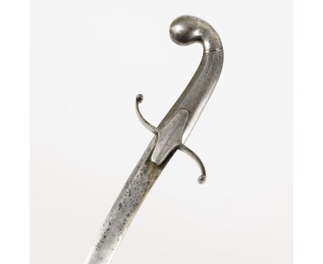 Krummsäbel.             Klinge L 80 cm, Gesamt L 93 cm.             Einschneidige, stark gekrümmte Klinge mit Spitze in der R
