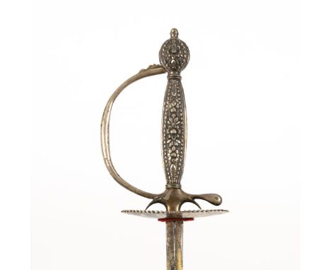 Spätempire Galadegen. Um 1820.             Klinge L 80 cm, Gesamt L 96 cm.             Dreikantklinge mit vergoldetem und gem