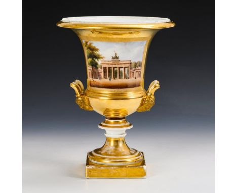 Große Ansichtenvase "Das Brandenburger Thor in Berlin". Ungemarkt, 1. H. 19. Jh.             Polychrom bemalt, goldstaffiert.