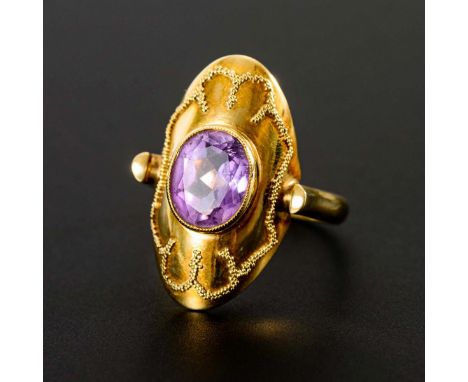 Ring mit Amethyst und Granalien.             Gelbgold 585 gestempelt. 1930er Jahre. Handarbeit. Ringgröße 59. 5,6 g.         