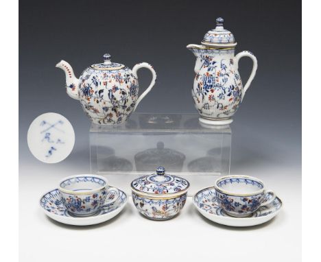 Teeservice. Rauenstein. Um 1900.             Höhe: 4-15 cm, ø 12 cm.             Teekännchen, Milchkännchen, Zuckerdose, 2 Ta