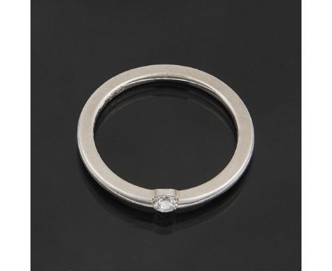 Brillant-Ring.             960er Platin. Ringgröße: 52. 3,4 Gramm.             Brillant 0,10 ct TWVS in Zargenfasung, stabile