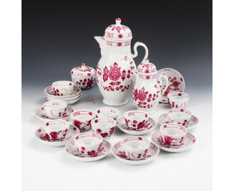 Kaffee-/Teeservice mit Purpurmalerei. Tettau. Purpurmarke, 1794-1885.             Purpurfarben gemaltes Garbenmuster, Goldsta