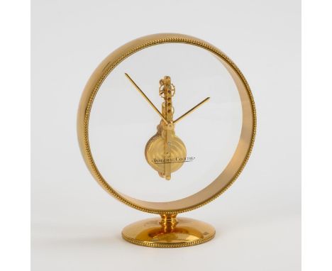             Kleine Skelett-Tischuhr mit Stabwerk. Jaeger-LeCoultre. 2. H. 20. Jh. Werk-Nr. 250, Gehäuse-Nr. 568. Sichtbar ver