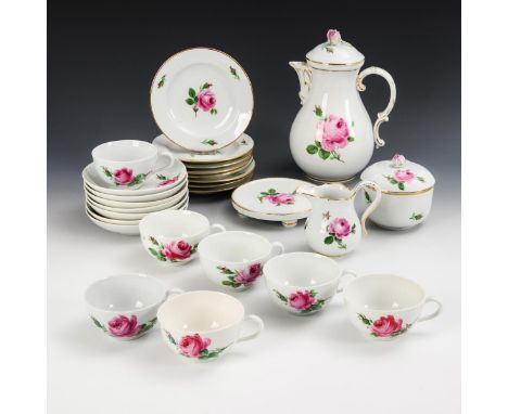 12 + 14 Teile eines Kaffee- und Teeservice "Rote Rose". Meissen. Überwiegend Knaufschwerter, ab 1850-1924 und Schwertermarke 