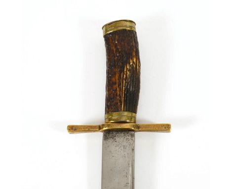 Hirschfänger mit Hirschhorngriff, alte Probe. Modell 1820. Sachsen.             Klinge L 61 cm, Gesamt L 75, 5 cm.           