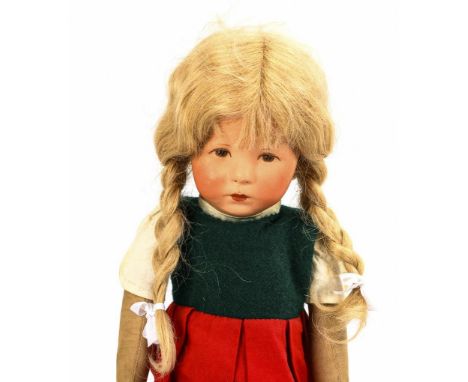 "Glückskind" bzw. "Hampelchen" mit Zöpfen. Käthe Kruse, Typ XII H. Unter dem linken Fuß undeutlich gestempelt. Ende 1930er Ja