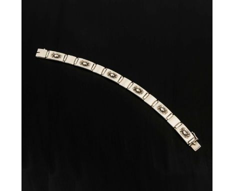 Dänisches Designer-Armband GEORG JENSEN, um 1930.             Silber 925. Punze: GEORG JENSEN STERLING DÄNEMARK 56B. 18,5 x 0