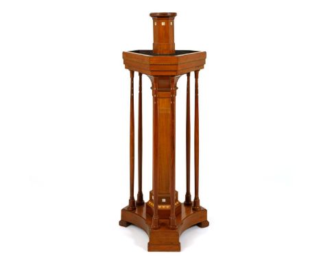 Jugendstil-Postament. Nach 1900.             Nussbaum furniert. Ca. 145 x 50 x 57 cm.             Dekorativer Blumenständer a
