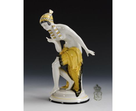 Art-déco-Tänzerin. Galluba & Hofmann. Stempelmarke, um 1930. Modell-Nr.: 51.             Weiß mit gelber und schwarzer Staffa