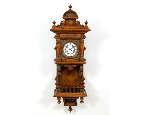 Gründerzeit-Freischwinger. Friedrich Mauthe. Um 1900. Werk-Nr. 49717. FMS gemarktes Werk mit Halbstundenschlag auf Tonfeder m