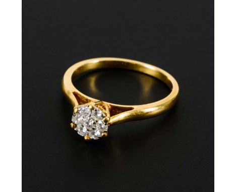 Ring mit Brillanten.             Gelbgold 750 gestempelt. Brillanten zus. ca. 0,28 ct. Weiß/PI. Ringgröße 54. 3,1 g.         