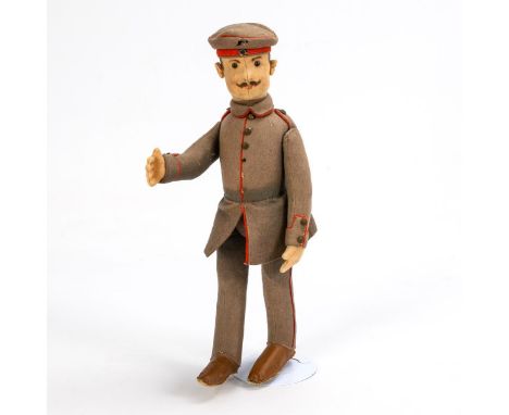 Filzfigur "Infanterist". Steiff. Ungemarkt. 1914-1921.             L 35 cm.             Deutscher Soldat in feldgrauer Unifor