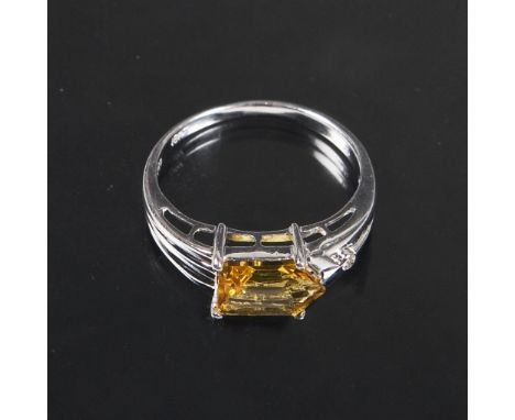 Design-Citrin-Diamant-Ring. Bohnenberger &amp; Böhmler, Pforzheim.             750er Weißgold (18 kt). Ringgröße: 51. 2,5 Gra