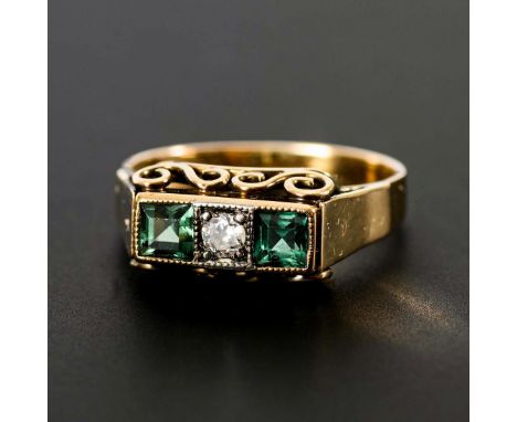 Art-déco-Ring mit Turmalinen und Altschliff-Brillant.             Gelbgold 585 gestempelt. Handarbeit. Ringgröße 59. 4,2 g.  