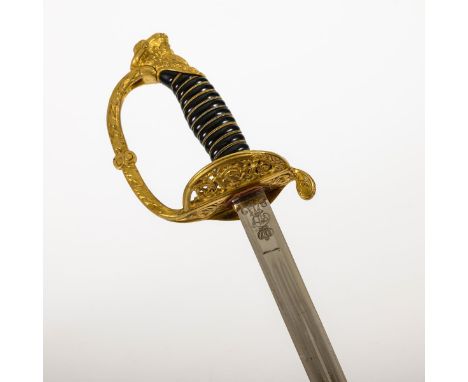 Infanterie Offiziersdegen 1867, mit Klappbügel und schwarzer Scheide. Klinge gemarkt "Eisenhauer Garantirt" (sic). 19. Jahrhu