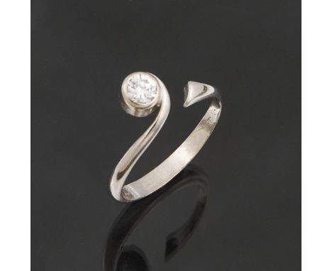 Brillant-Ring.             750er Weißgold (18 kt). Ringgröße: 55/56. 2,5 Gramm.             Brillant circa 0,25 ct in Zargenf