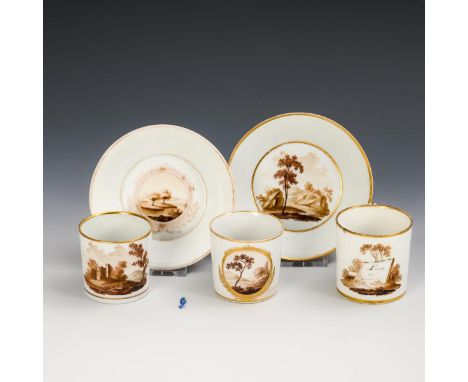 3 Tassen mit Sepiamalerei. Gotha. Überwiegend G-Marke, ab ca. 1815.             Braun- und goldstaffiert. 3 Tassen (H 5,5-6,5