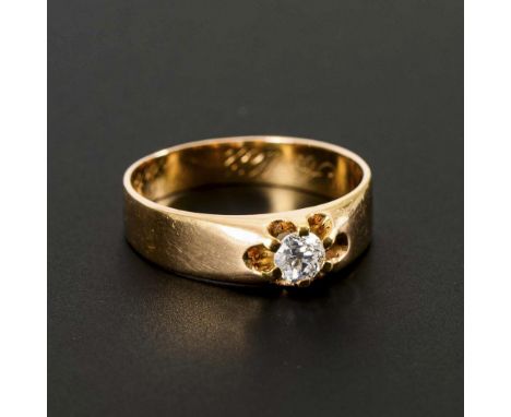 Ring mit Altschliff-Brillant um 1900.             Roségold 585 gestempelt. Ringgröße 57. 3,1 g.             Chatongefasster B