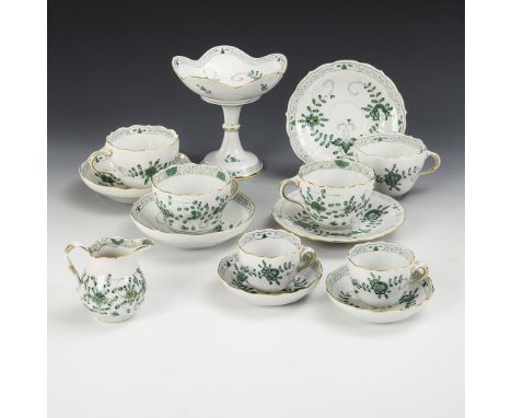 14 Porzellane "Indisch Grün". Meissen. Schwertermarke, 2. H. 20. Jh., 1. Wahl.             Grüne Malerei, Goldstaffage.      
