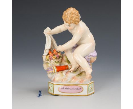 Devisenkind "Je décuvre tout". Meissen. Knaufschwerter, ab 1850-1924, 1. Wahl. Modell-Nr. F 13. Entwurf: 1777.               