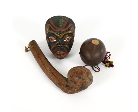 3x Indonesien: Keule, Maske, Kokosnussgefäß. Wohl Java.                         Holzkeule aus einem gewachsenem Holzstück, L 